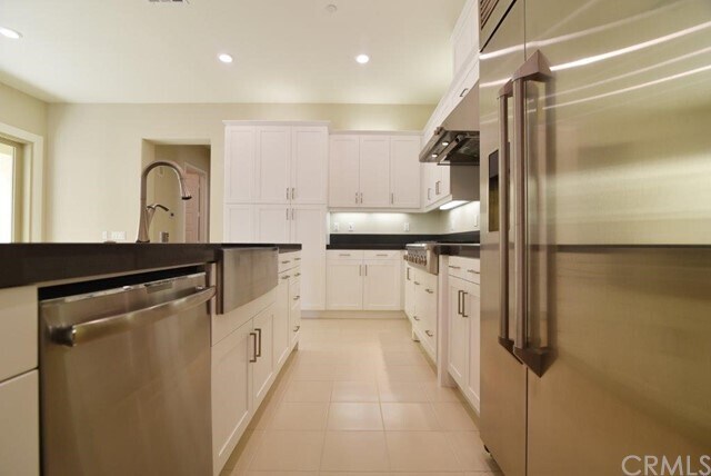 Building Photo - 157 Stellar