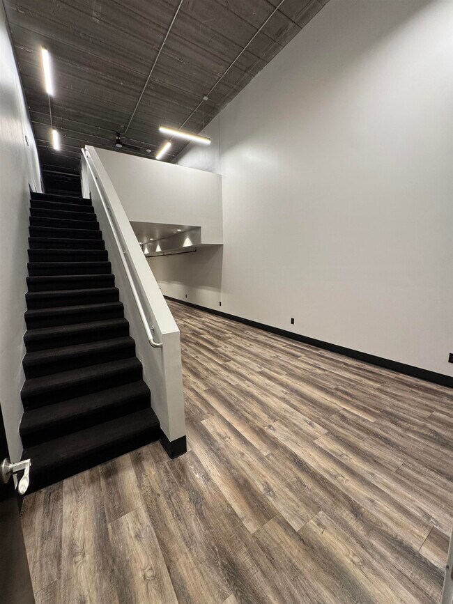 Foto del edificio - 826 W 8th St