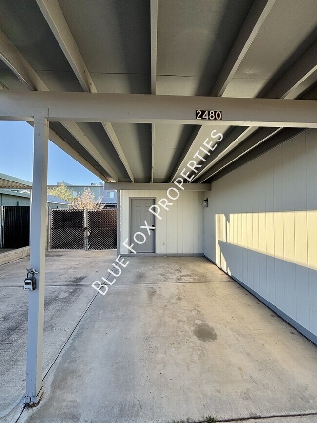 Foto del edificio - 2480 Rose Peak Dr