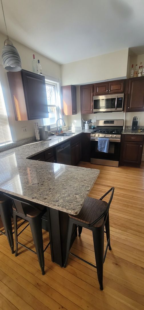 Foto del edificio - See YT Video Tour!  Just Renovated Apt in ...