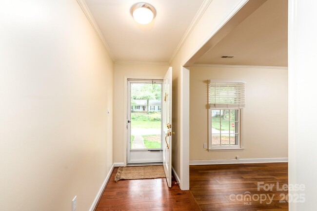 Foto del edificio - 901 Winter Wood Dr