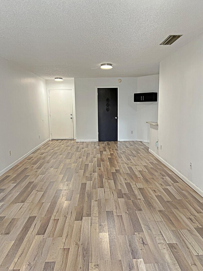 Building Photo - 3717 Atrium Dr