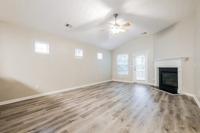 Foto del edificio - 79 Topaz Dr