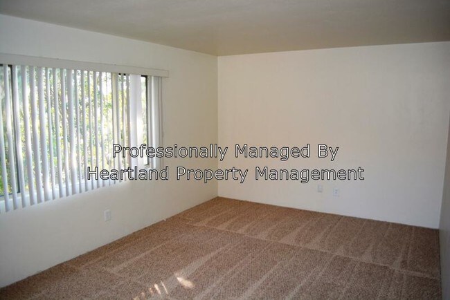 Foto del edificio - 8388 Golden Ave