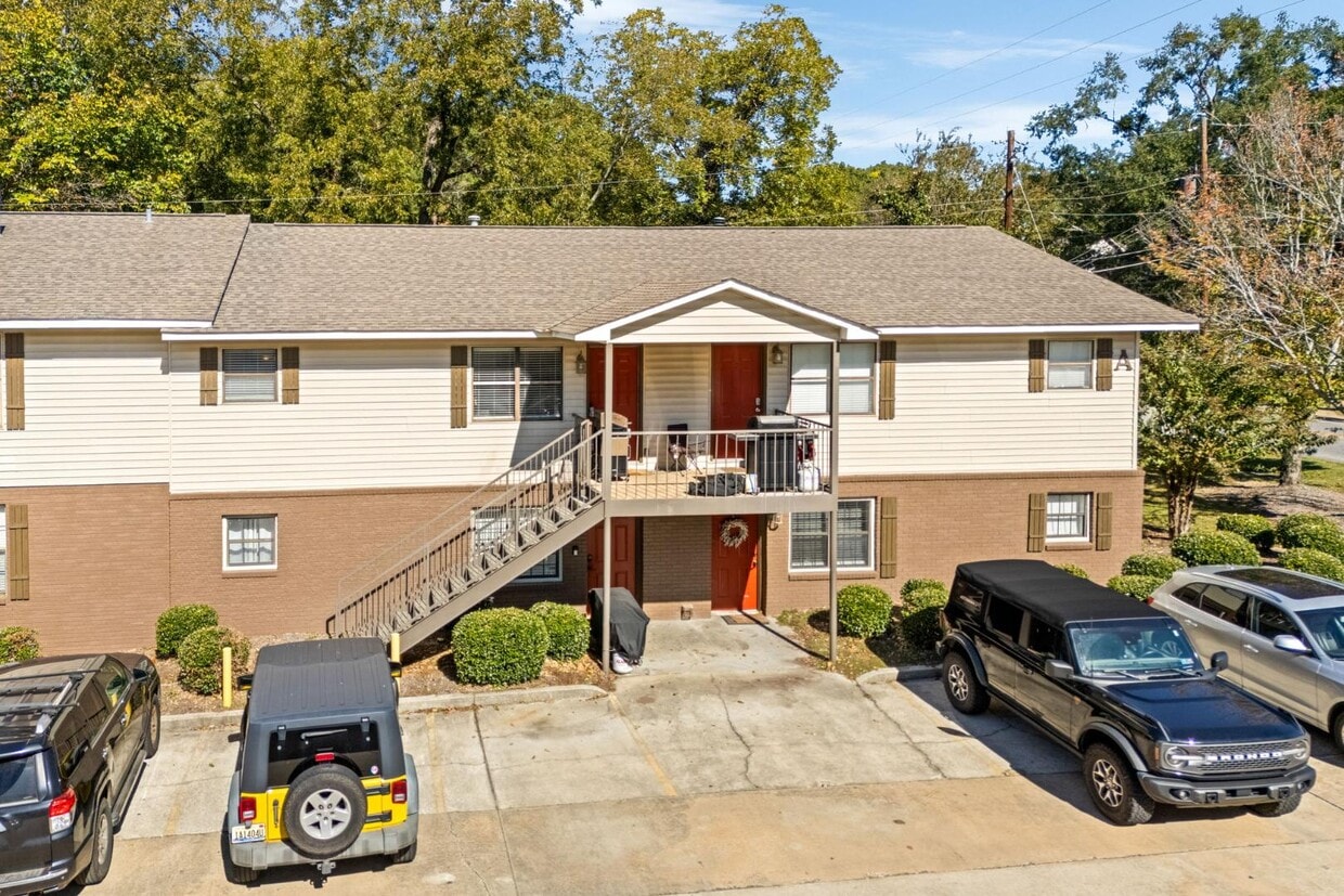 Primary Photo - 449 N Donahue Dr