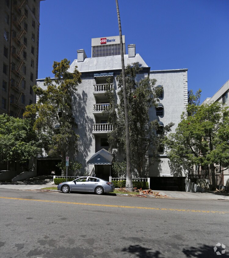 Foto del edificio - 631 S Kenmore Ave