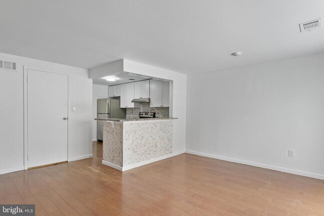 Foto del edificio - 8619 Welbeck Way