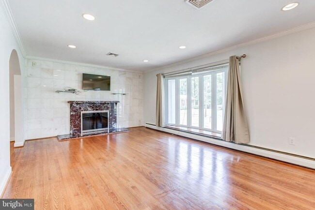 Building Photo - 3809 Great Neck Ct