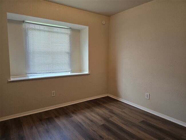 Foto del edificio - 6415 Heath St