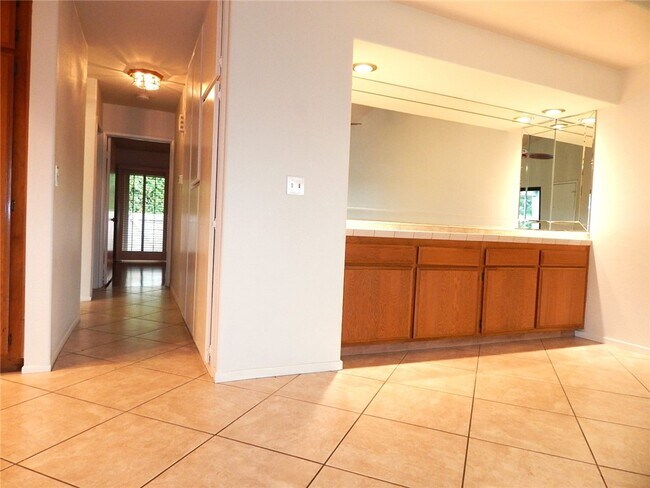 Building Photo - 8932 Biscayne Ct