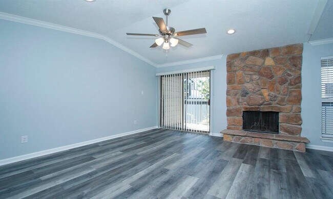 Foto del edificio - 17331 Red Oak Dr