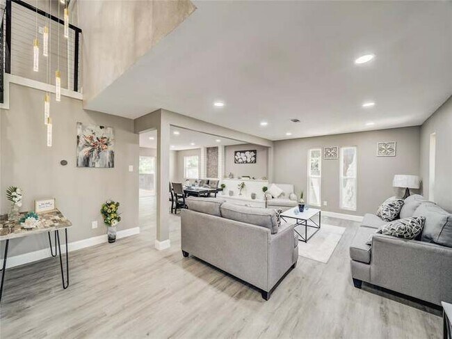 Viviendo - 4028 Treeline Dr