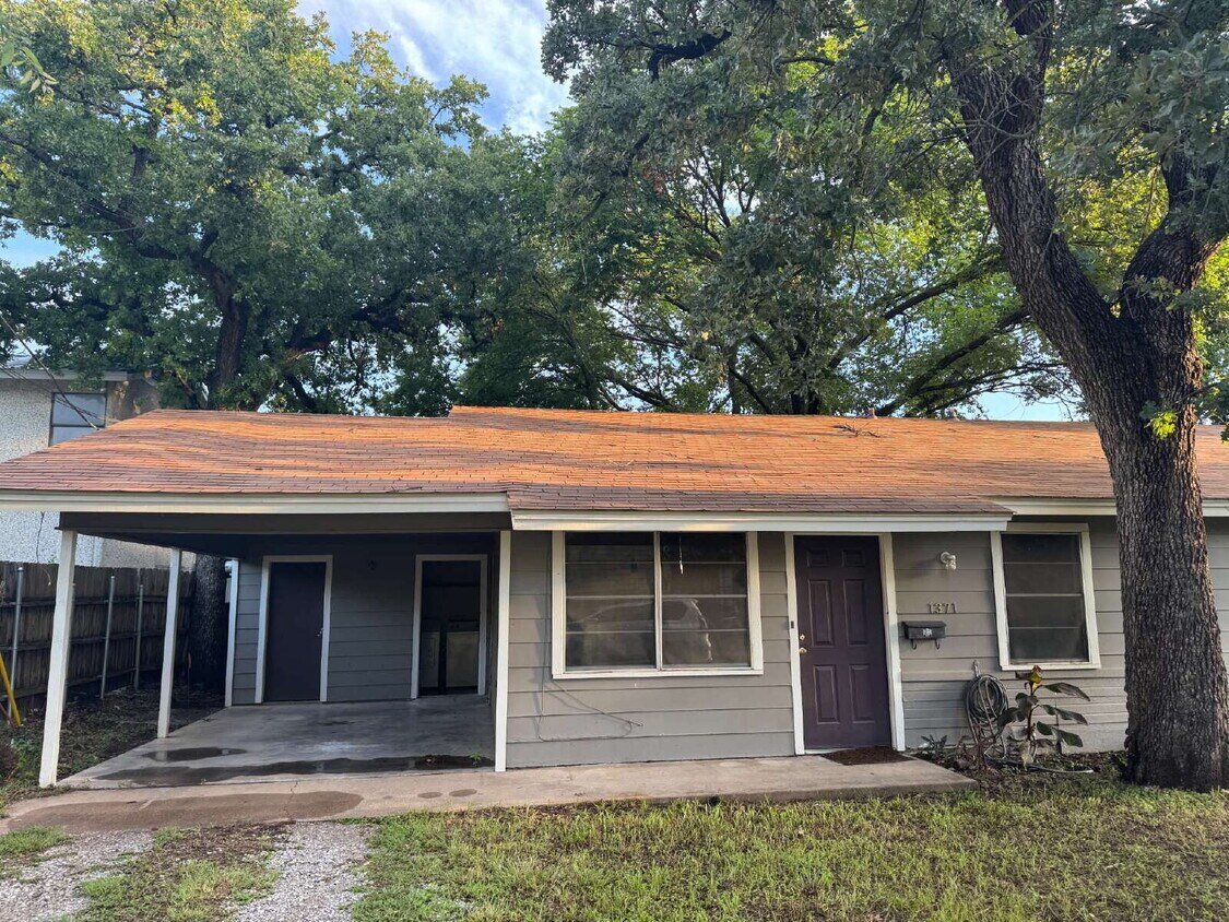 Foto principal - 2 bedroom 1 bath Budget Friendly!!