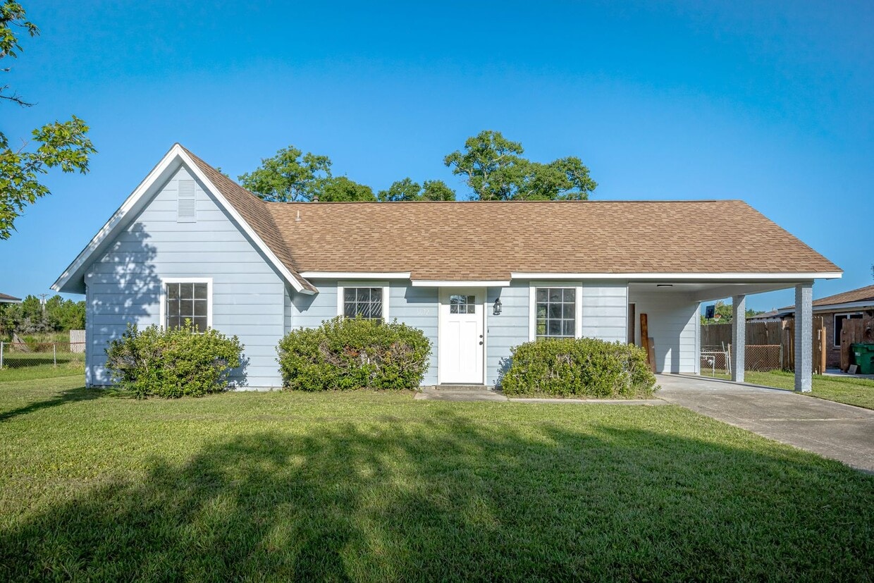 Primary Photo - Charming 3-Bed, 1-Bath Home - Fully Remode...