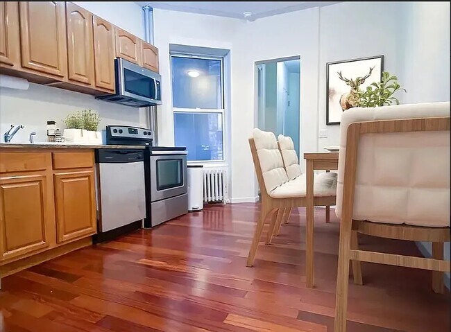 Foto del edificio - 129 W 56th St