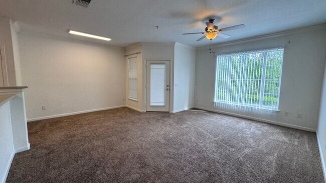 Foto del edificio - Gated Community Condo Now Available! LOW C...