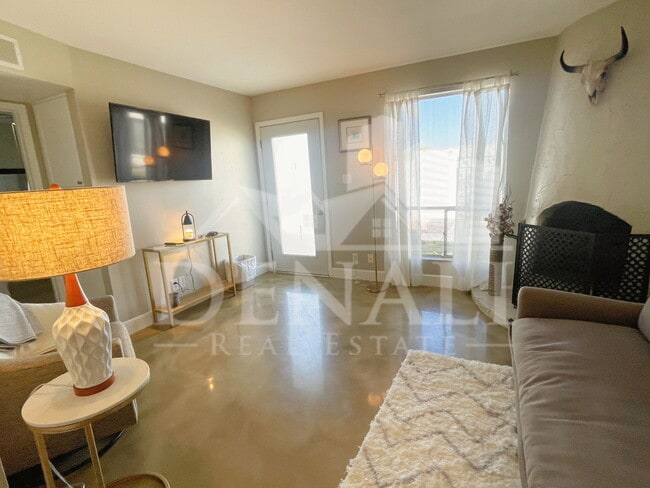 Foto del edificio - 8058 E Oak St