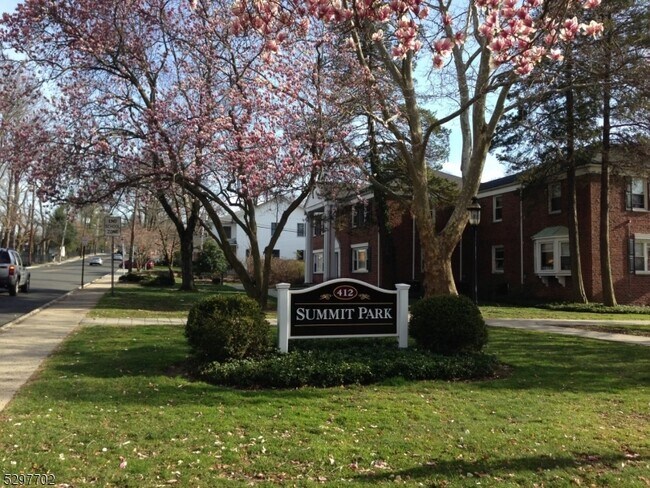 Foto del edificio - 412 Morris Ave