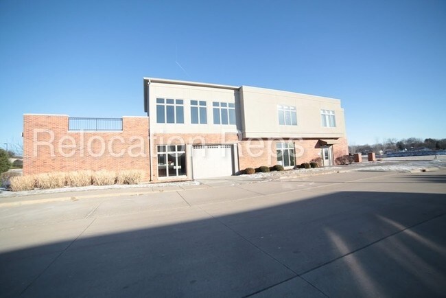 Building Photo - 4927 Utica Ridge Rd