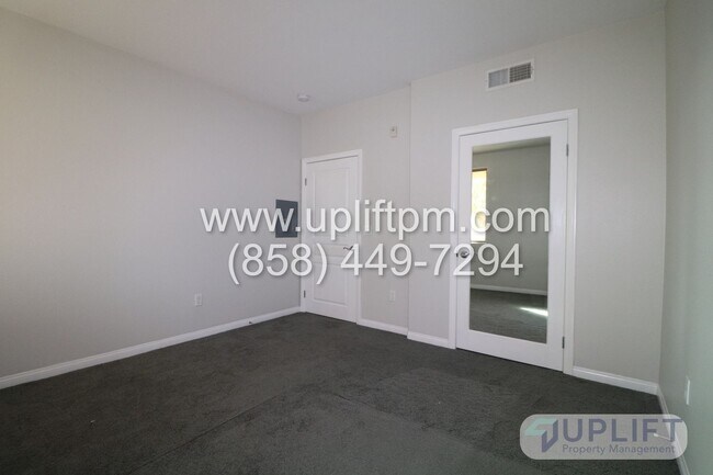 Building Photo - 1 Bed, 1 Bath Condo w/ Garage Parking, Com...