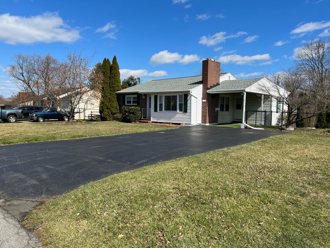 11349 Greenberry Rd, Hagerstown, MD 21740 House Rental in Hagerstown