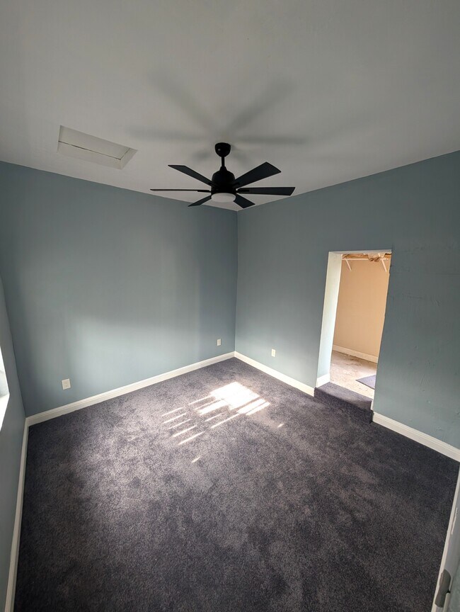 Foto del edificio - 1018 Lucas St