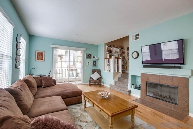 Building Photo - Beautiful 3 BD, 3.5 BA Detached Townhouse w/ 2 Car Garage!
