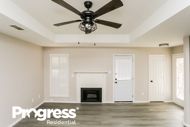 Building Photo - 215 Streamside Dr