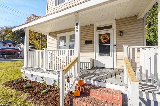 Foto del edificio - 868 W 36th St