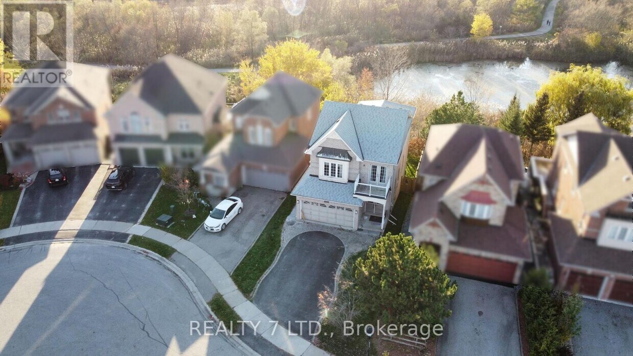 Photo principale - 816 Walsh Ct