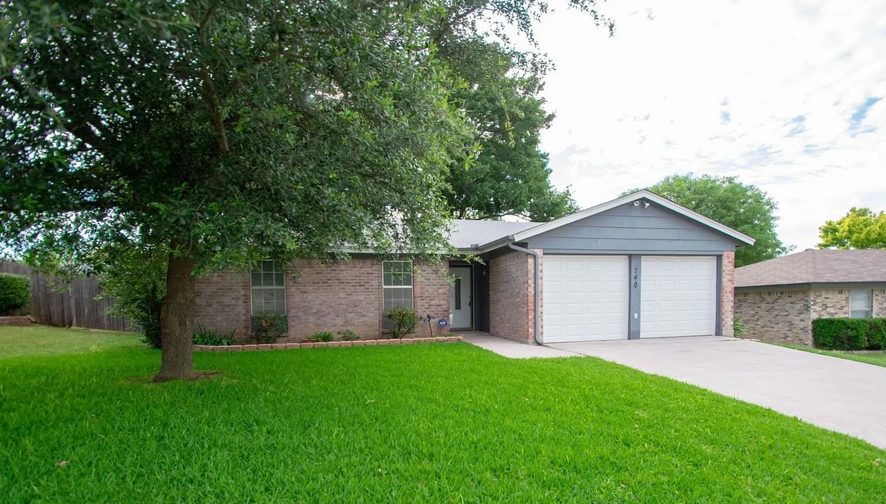 Primary Photo - 740 Admiralty Way