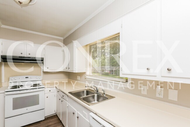 Foto del edificio - Beautiful Home, Available Now