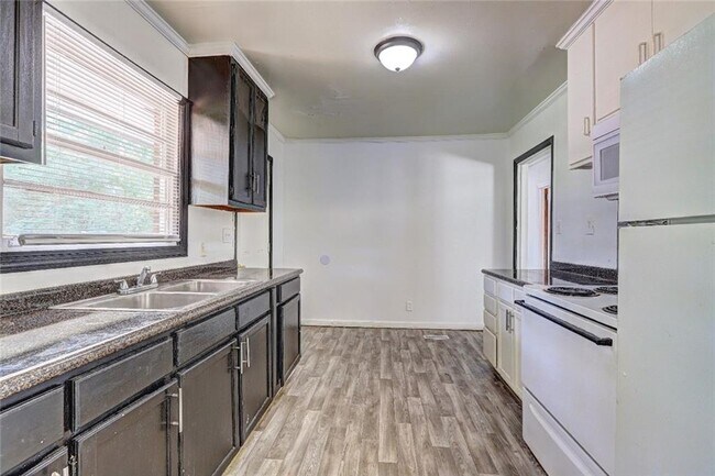 Foto del edificio - 2006 Pine Hill Dr