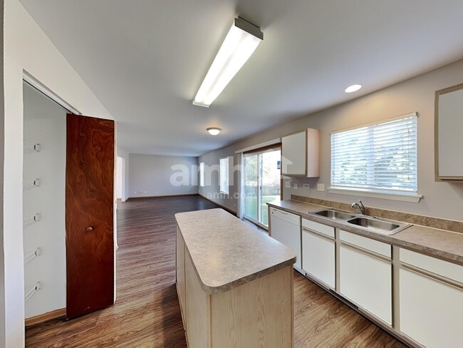 Building Photo - 2269 Jason Dr