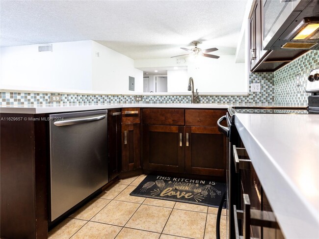 Building Photo - 7640 Westwood Dr