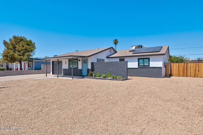 Building Photo - 3320 E Claire Dr