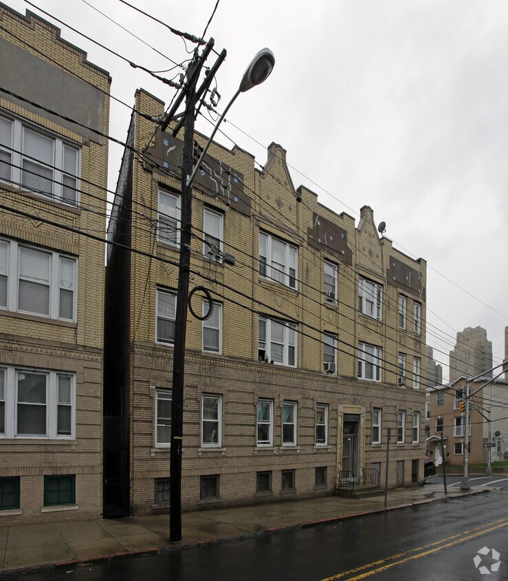 Primary Photo - Cecilia Court