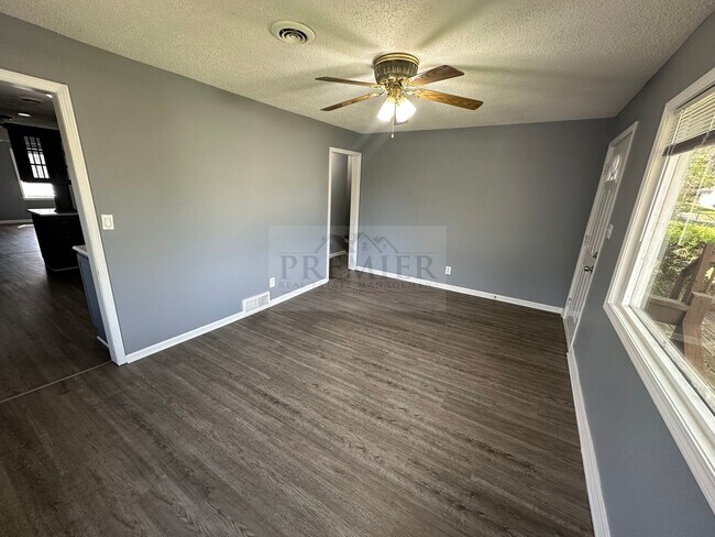 Foto del edificio - 5935 Cypress Pl