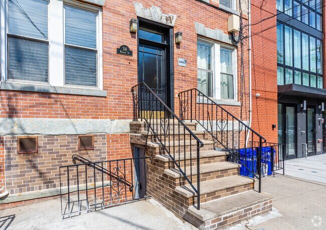 Entrance - 316 Madison St