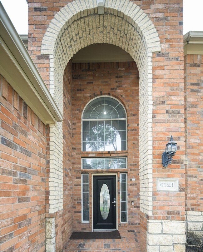 Foto del edificio - 6023 Conroy Pointe Ln