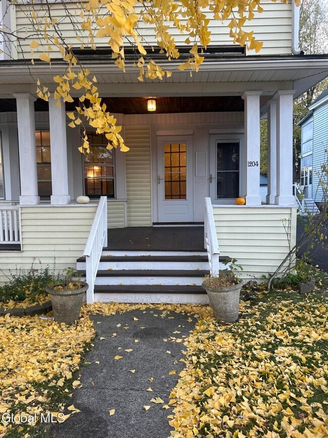 Building Photo - 1204 19th St