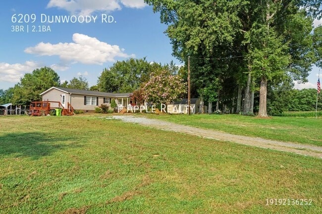 Building Photo - 6209 Dunwoody Rd