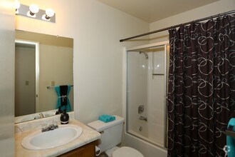 Cabernet Apartments - 8