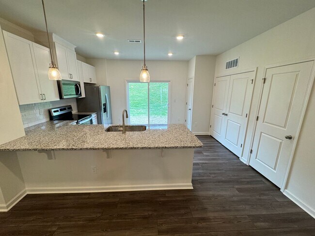 Building Photo - Like-New 3 Bedroom Townhouse only Minutes ...
