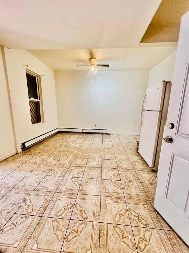 Building Photo - 432 Mallory Ave