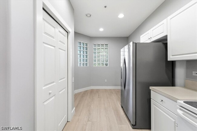 Foto del edificio - 8259 Parkstone Pl
