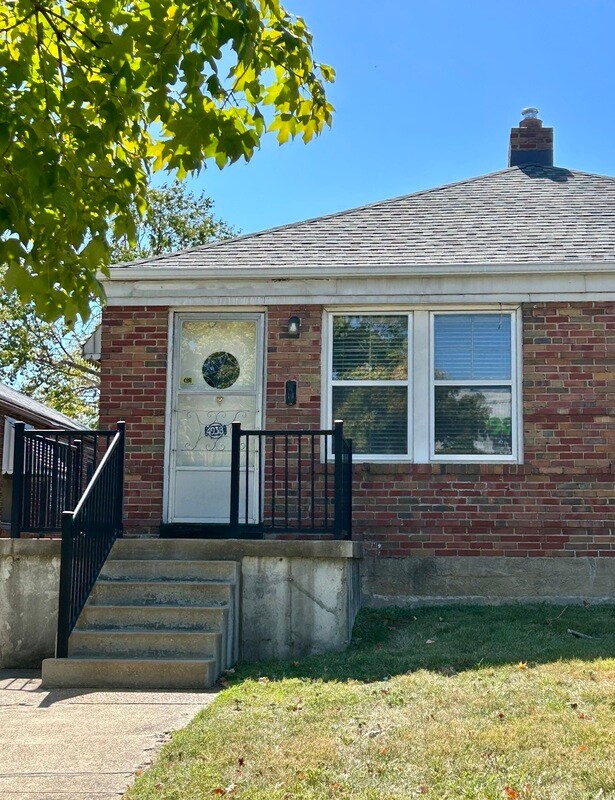 Building Photo - 4938 Fyler Ave