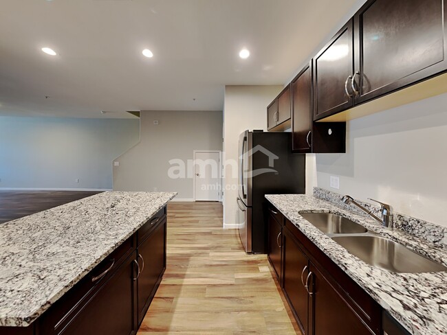 Building Photo - 20755 W Maiden Ln