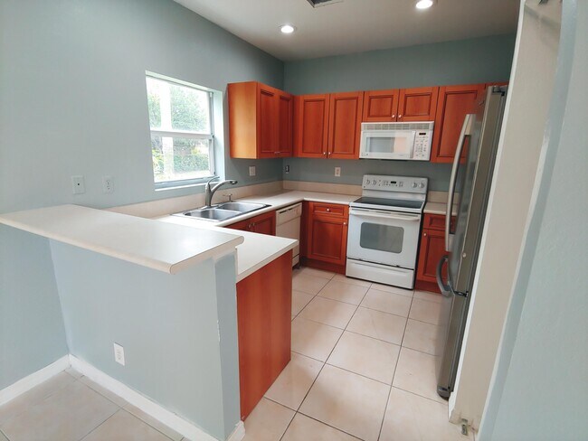 Building Photo - 701  Talia Circle  Palm Springs Fl 33461