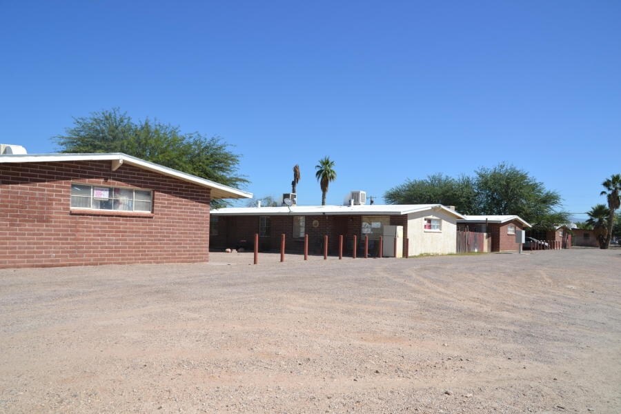 Building Photo - 711-741 E Bilby Rd